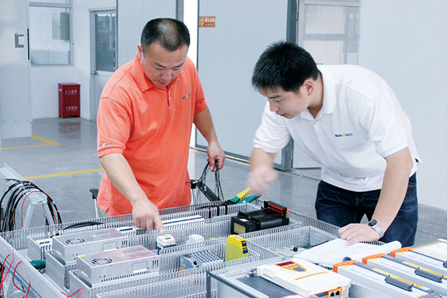 KERNTECH 科恩電氣認真工作人員